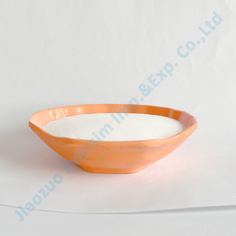 Lichtgrijze deeltjes Aluminiumfluoride AlF3 gebruikt als flux en glazuur