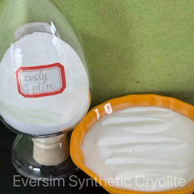 Chemisch product CAS15096-52-3 Wit zanderig Na3AlF6 Synthetisch cryoliet voor de keramische industrie