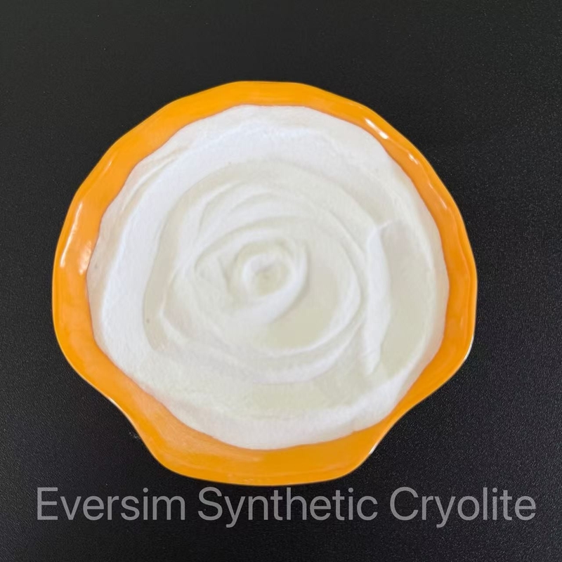Chemisch product van topkwaliteit CAS13775-53-6 Wit zanderig synthetisch cryoliet voor de elektrolytische aluminiumindustrie